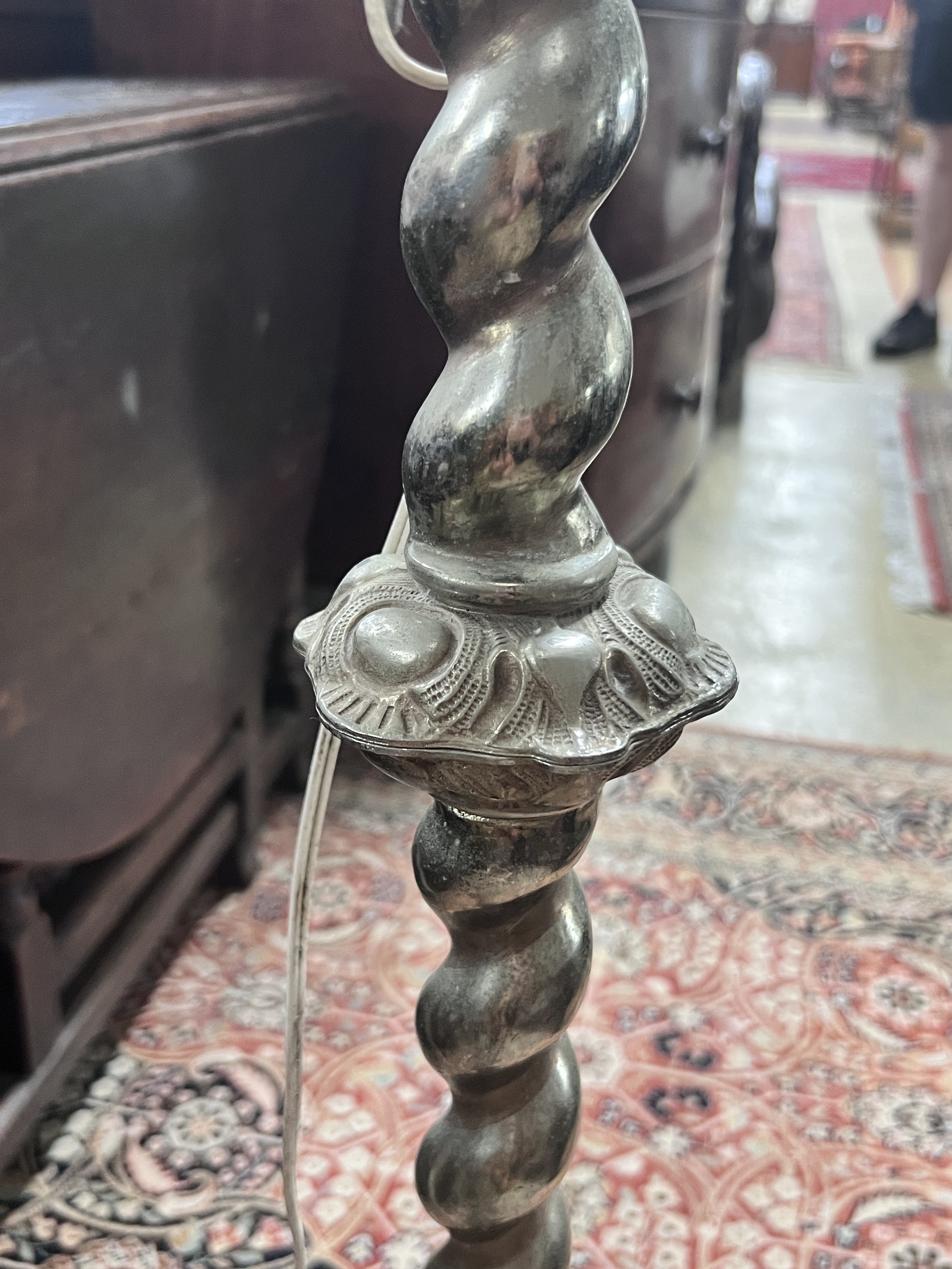 An Italian style cast metal standard lamp, height 165cm - Image 4 of 5