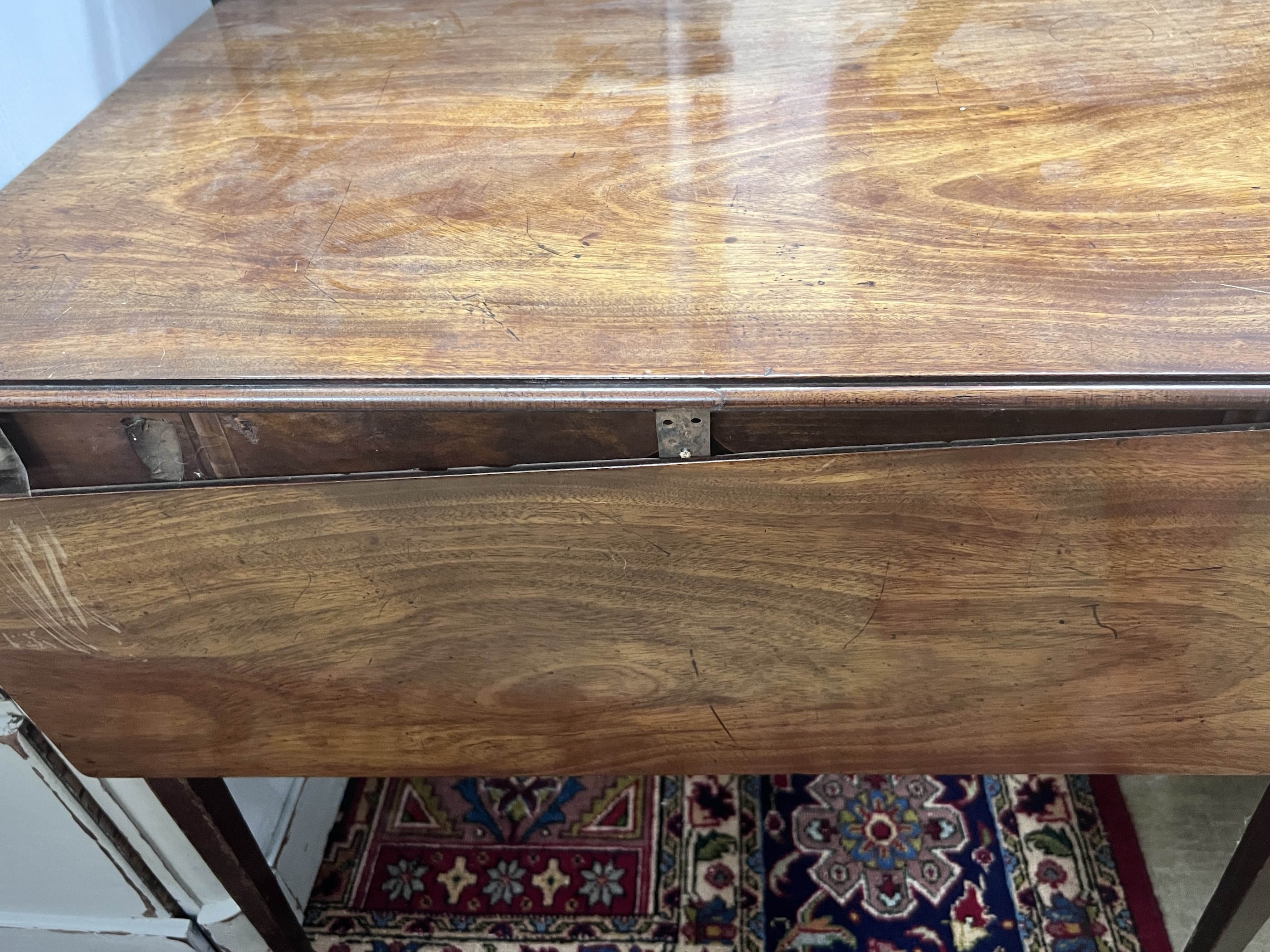 A George III mahogany Pembroke table, width 82cm, depth 56cm, height 71cm - Image 2 of 4