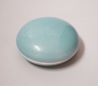 A small Chinese monochrome blue circular paste box, 8cm