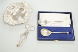 A pair of George III silver scissor sugar nips, a modern silver Victorian style bon bon basket and