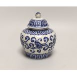 A Chinese blue and white jar and cover, 15cm