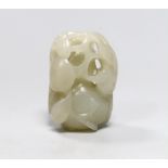 A Chinese pale celadon jade carving of a gourd, 4.4cm