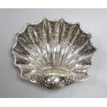 An Edwardian pierced silver scallop shaped dish, Atkin Brothers, Sheffield, 1903, width 25.8cm, 10.