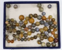 A collection of agate beads, largest 2.5cm (80)