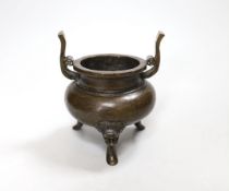 A Chinese bronze censer, 15cm high