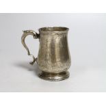 An Edwardian silver baluster mug, Nathan & Hayes, Chester, 1908, height 97mm, 7oz.