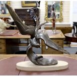 Rochard- An Art Deco bronzed spelter gull on marble base, 50 cms wide