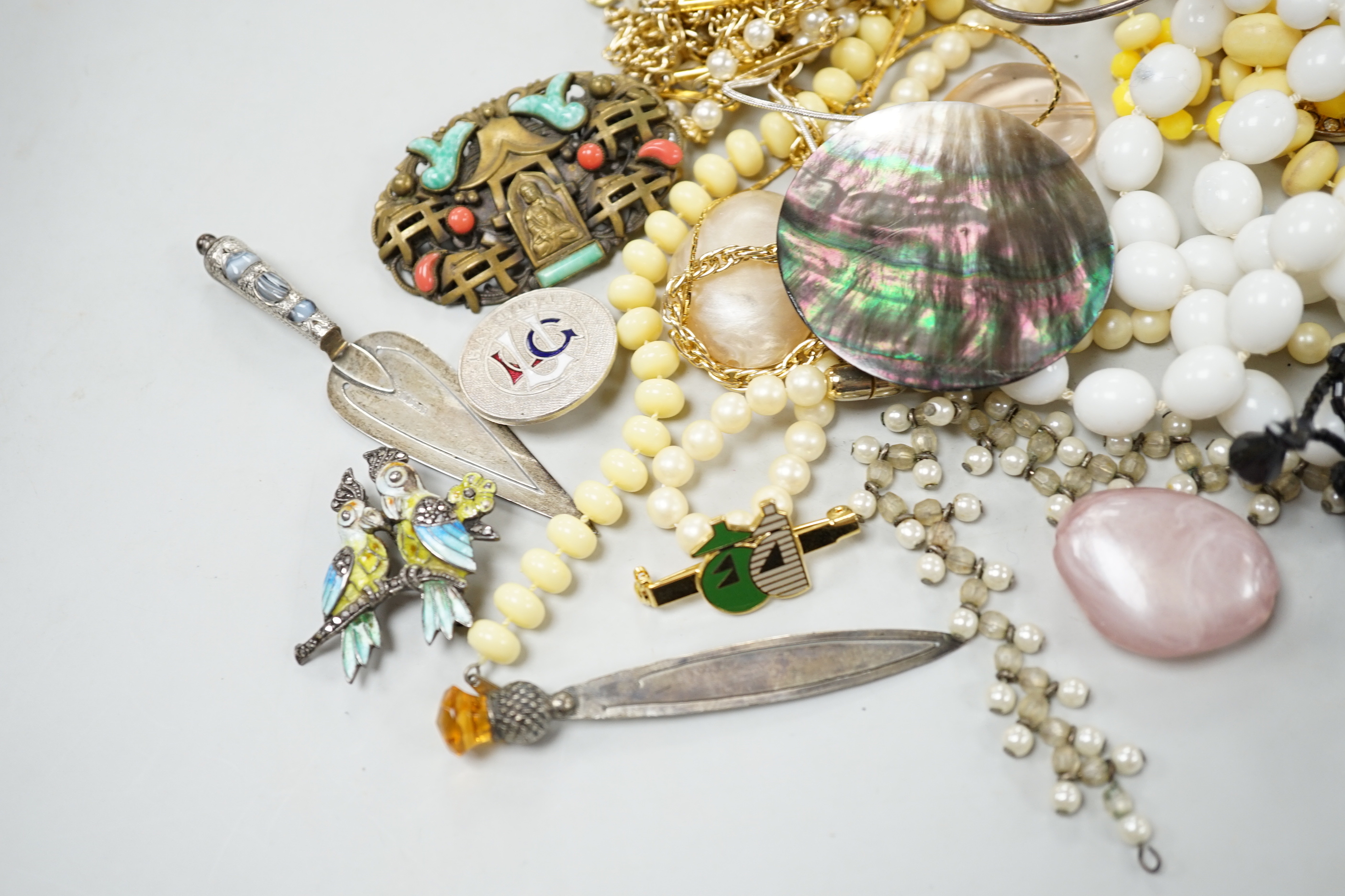 A small quantity of costume jewellery and other items including banknotes, a late Victorian silver - Image 3 of 6