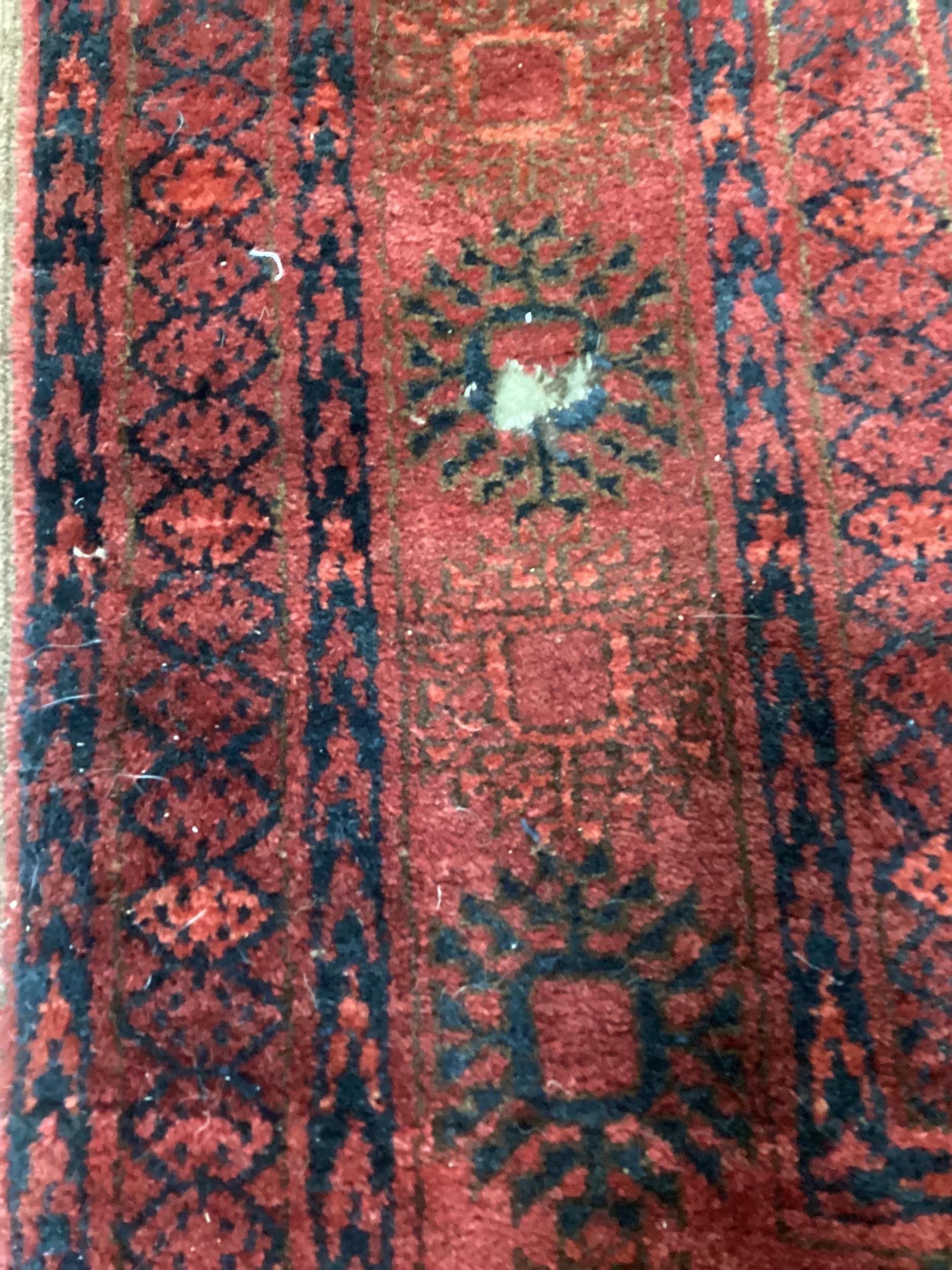 A Bokhara red ground carpet, worn and holed, 286 x 214cm - Bild 3 aus 4