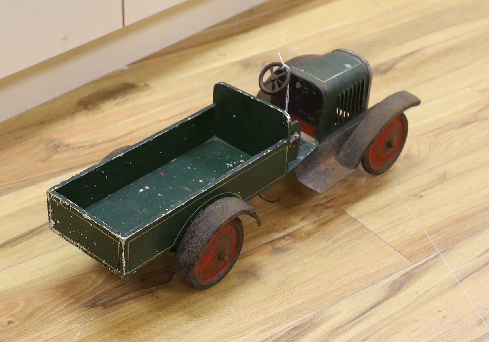 A large 1920s style tinplate and wood truck, length 62.5cm - Image 3 of 3