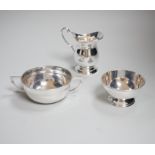 An Elizabeth II silver cream jug, with matching sugar bowl, Sheffield 1968, 225 grams, and a James