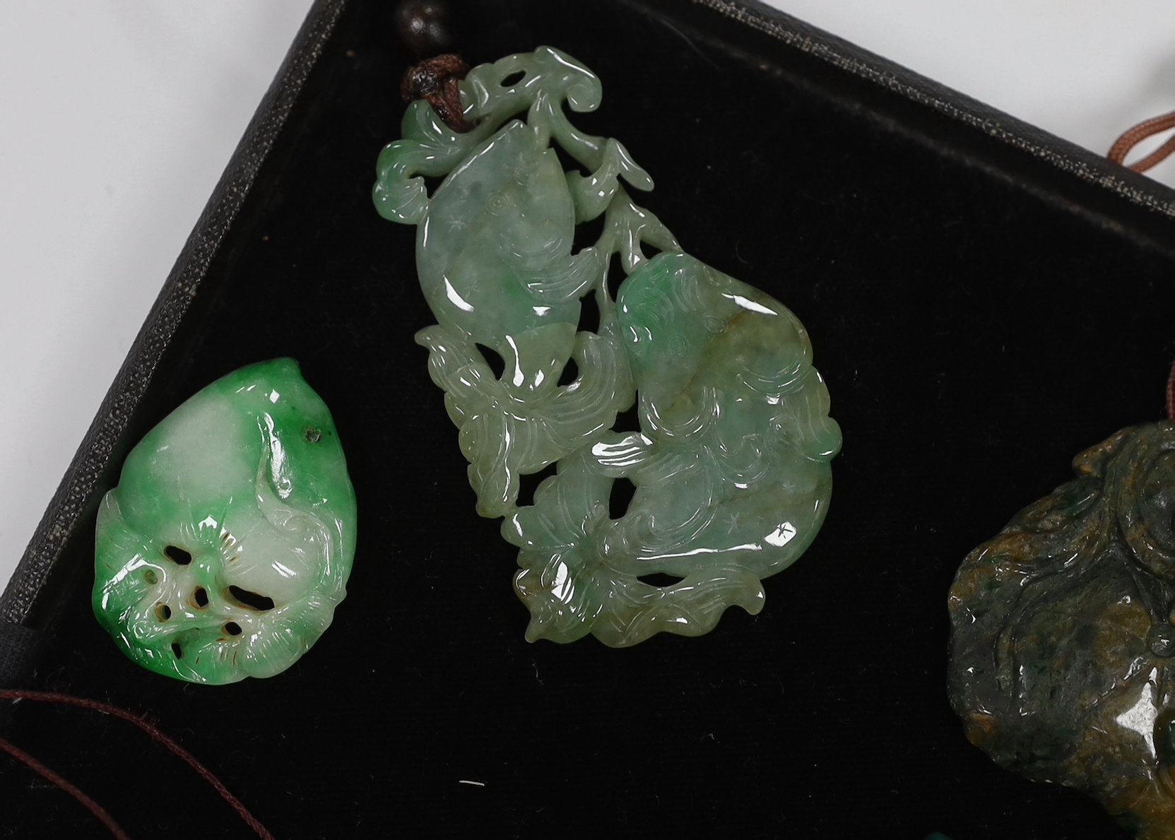 Fourteen Chinese jadeite carvings, largest 6.8cm - Image 2 of 5