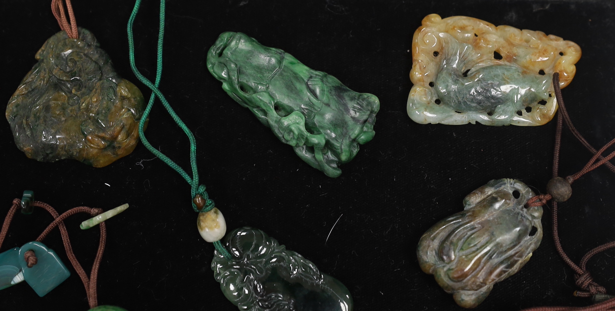 Fourteen Chinese jadeite carvings, largest 6.8cm - Image 3 of 5