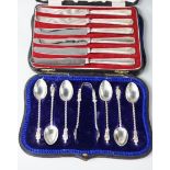 A cased set of six late Victorian silver apostle teaspoons and tongs, Sheffield 1900, 116 grams, and