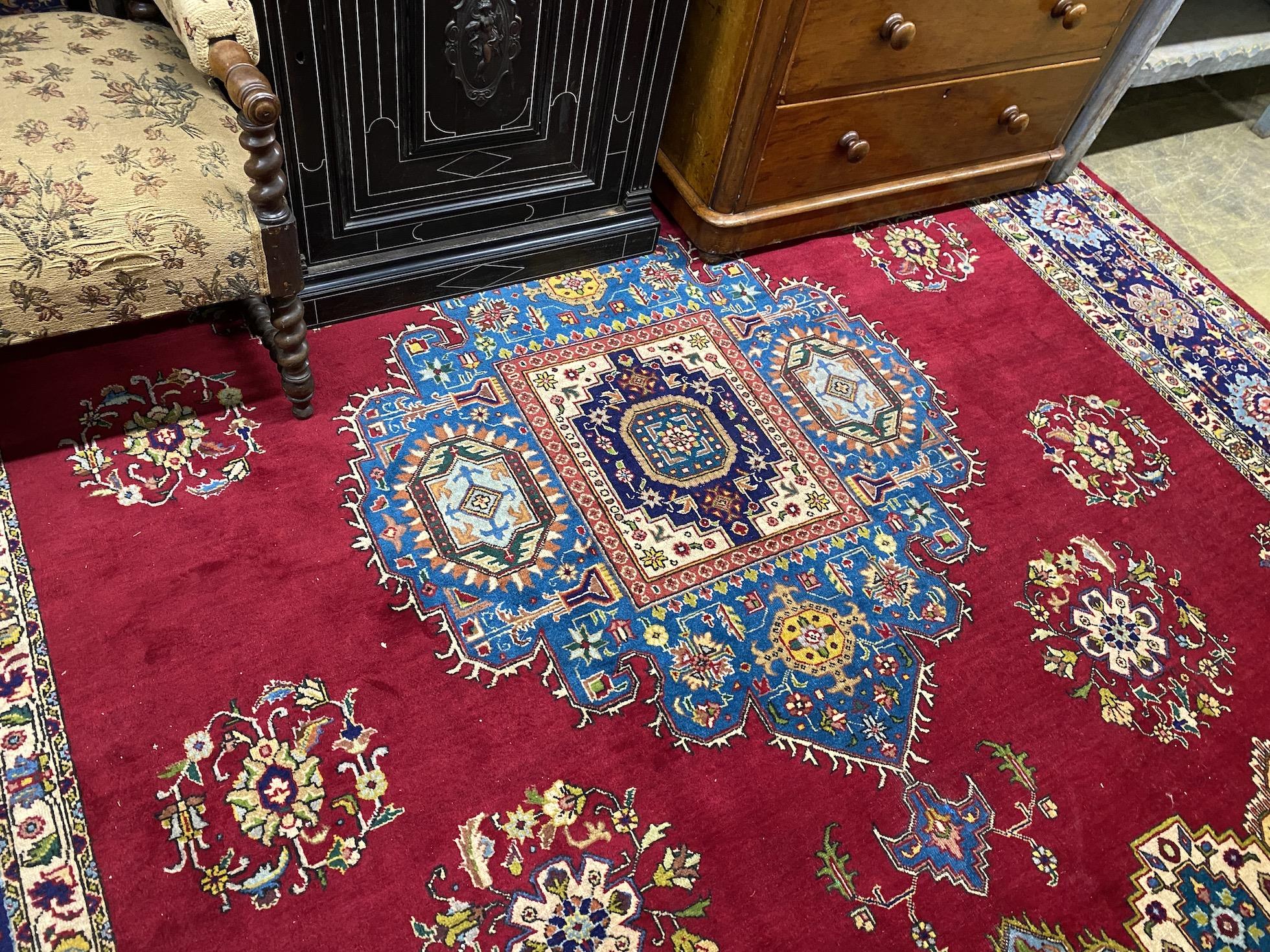 An Azrabijan carpet, 370 x 300cm - Image 3 of 3