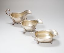 A George V silver sauceboat, Chester 1915, 189 grams, a later sauceboat with damaged handle, 82