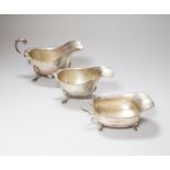 A George V silver sauceboat, Chester 1915, 189 grams, a later sauceboat with damaged handle, 82