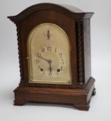 An early 20th century oak cased chimney mantel clock, 35cm