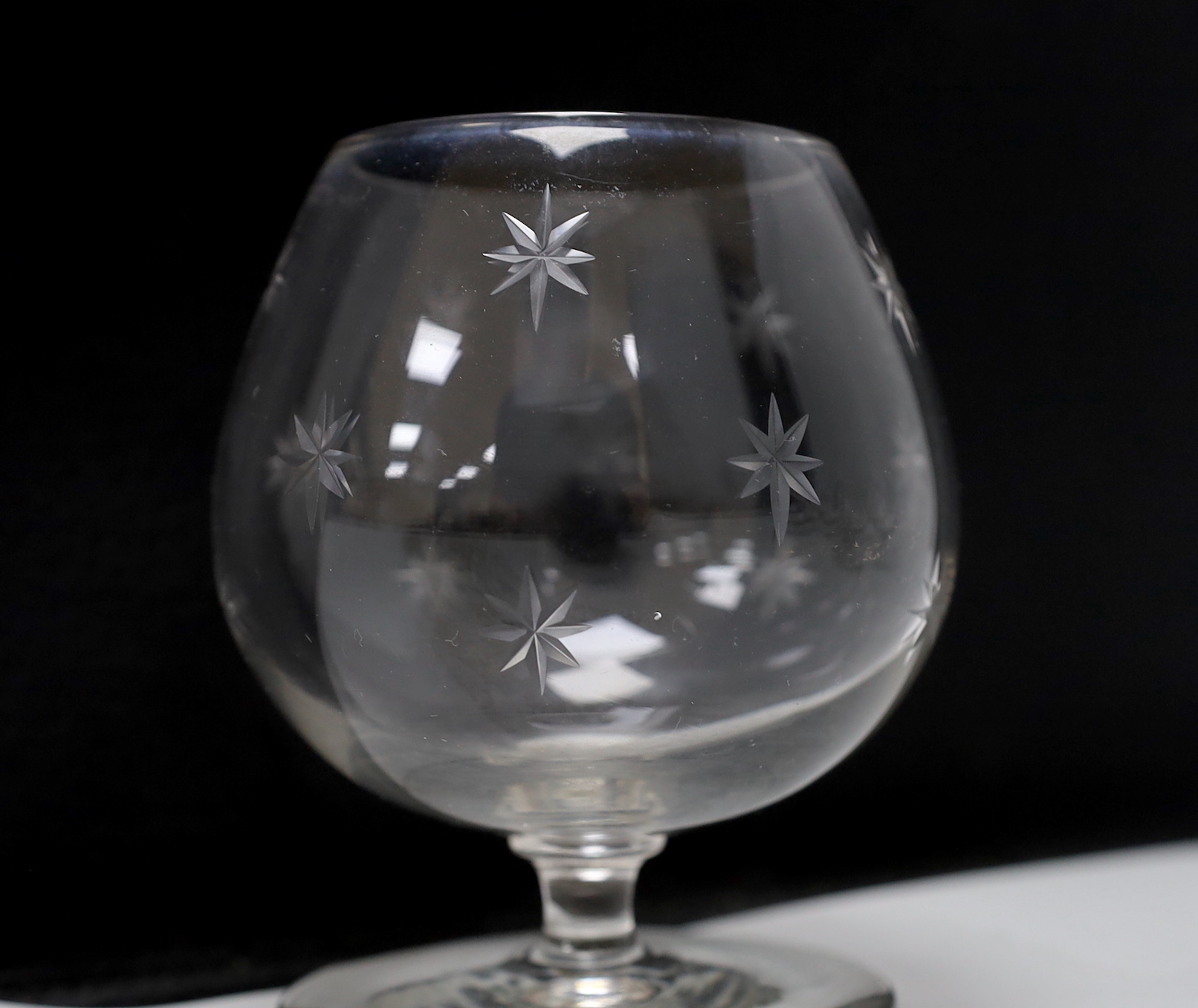 A set of seven cut glass brandy balloon glasses, with pattern of stars to each, 10.5cm high - Image 2 of 2