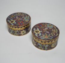 A pair of Chinese cloisonné enamel circular boxes and covers, Qing dynasty, 9.5cm diameter