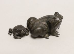 A Chinese bronze toad and another, largest 9.5cm long