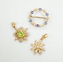 Two Edwardian 15ct and gem set pendants including peridot and seed pearl, 27mm and a similar 15ct