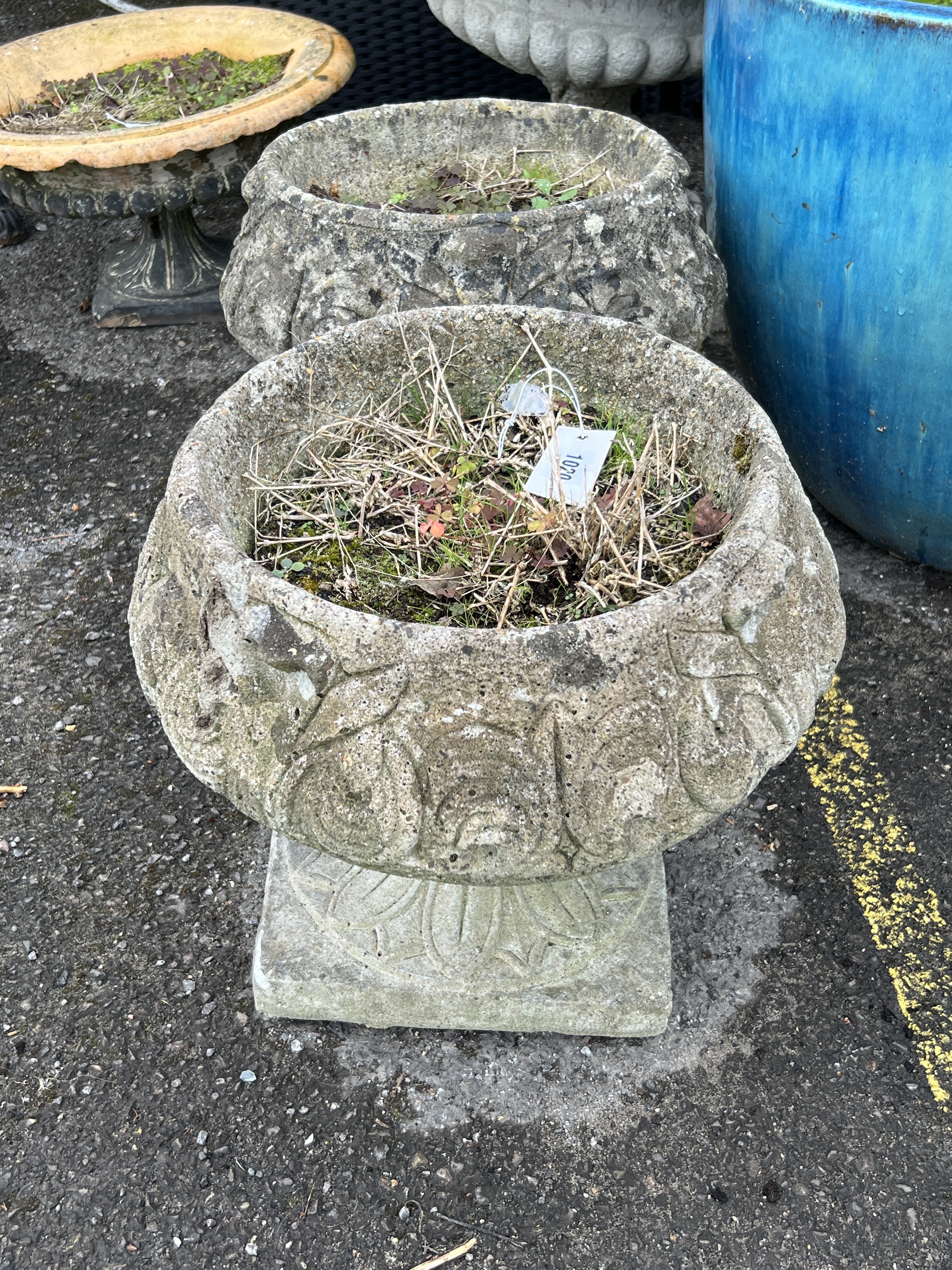 A pair of circular reconstituted stone garden planters, diameter 40cm, height 37cm - Image 3 of 3