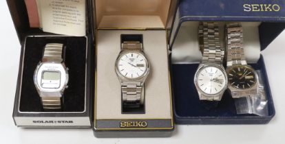 Three gentleman's stainless steel Seiko 5 automatic wrist watches including one with black dial