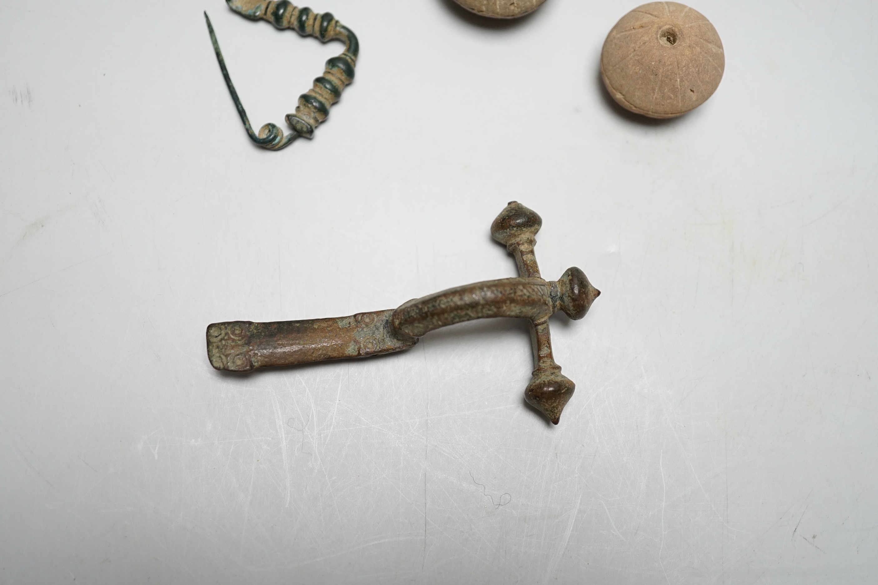 A collection of ancient bronze and terracotta items - Image 3 of 5