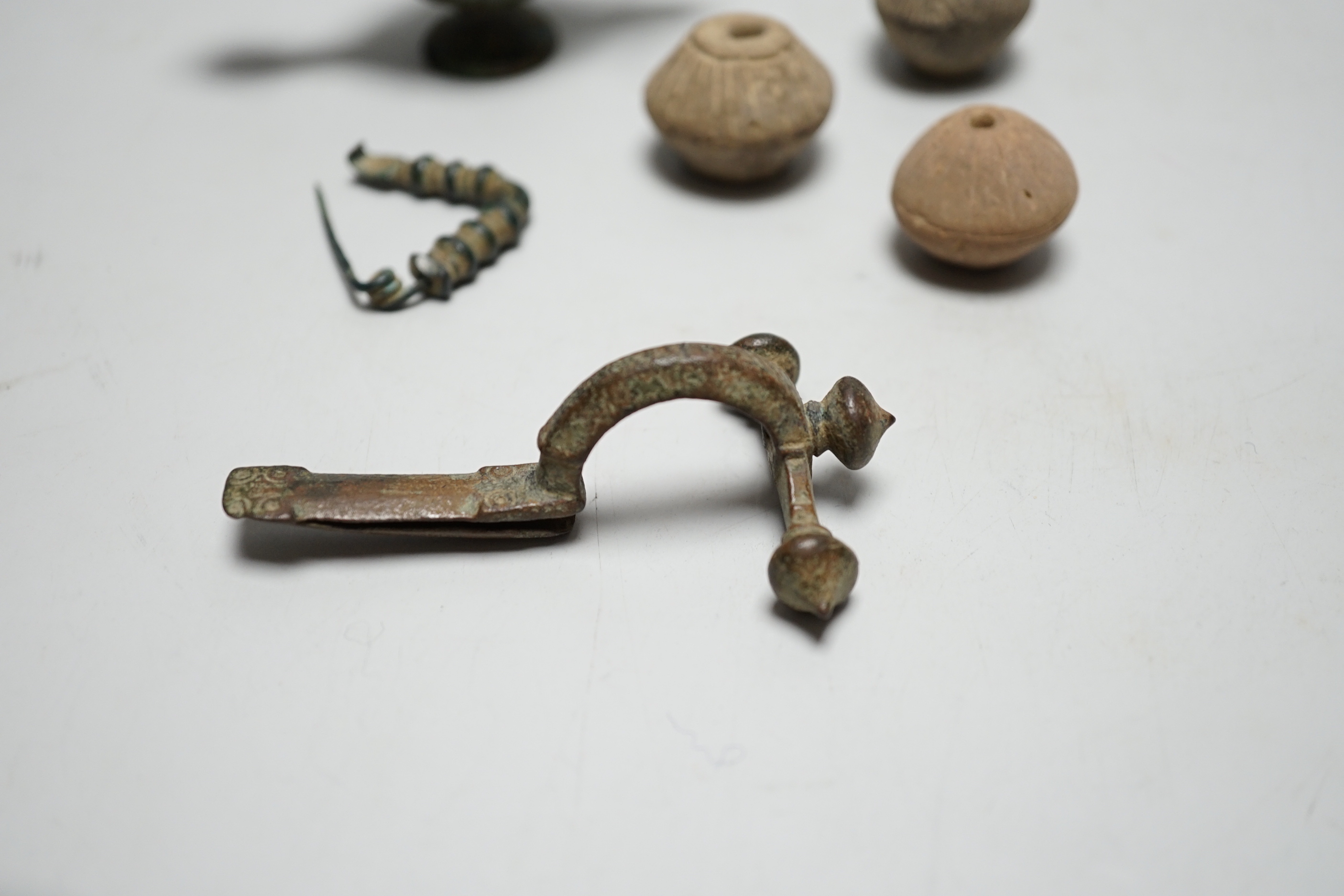 A collection of ancient bronze and terracotta items - Image 2 of 5