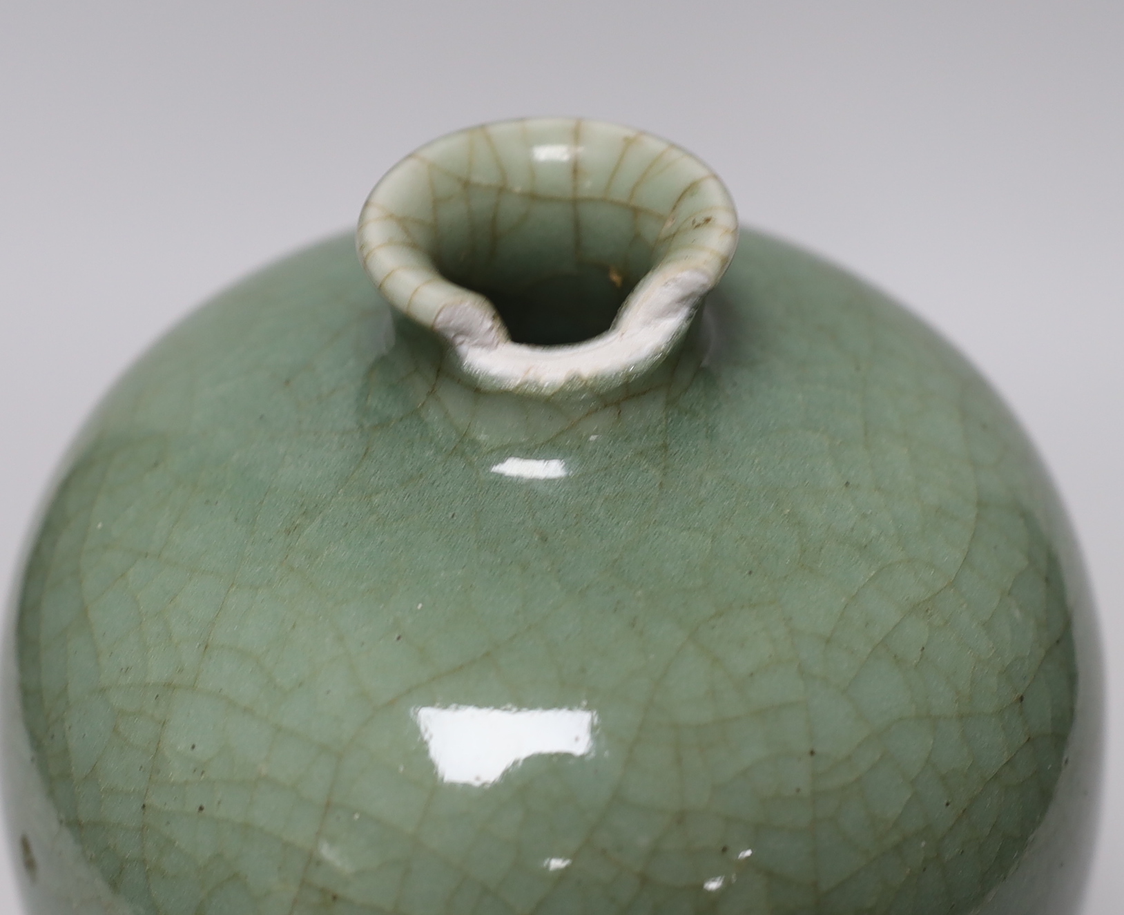 A Chinese celadon crackle glazed vase, 24cm - Image 3 of 4