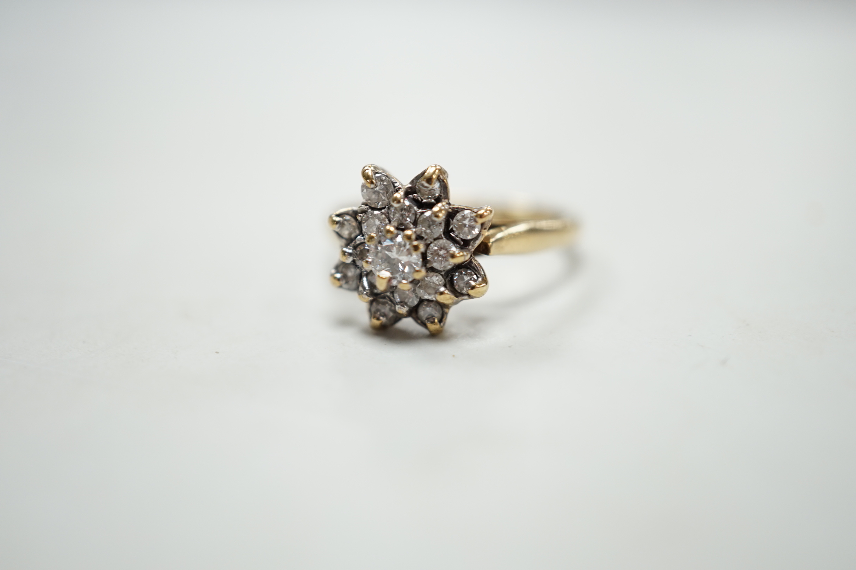 A modern 9ct gold and diamond cluster ring, size K/L, gross weight 3.1 grams. - Image 3 of 5