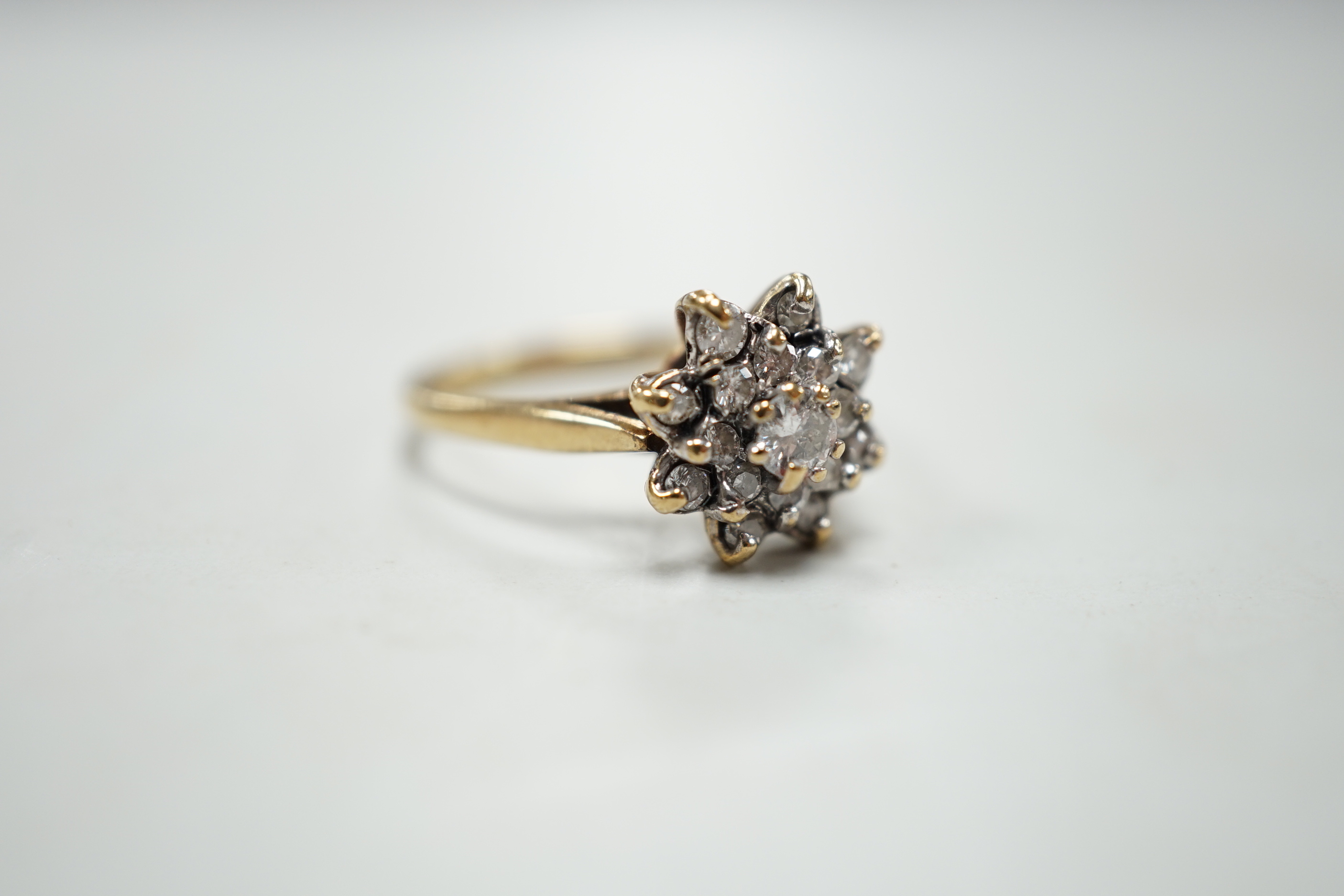 A modern 9ct gold and diamond cluster ring, size K/L, gross weight 3.1 grams. - Image 4 of 5