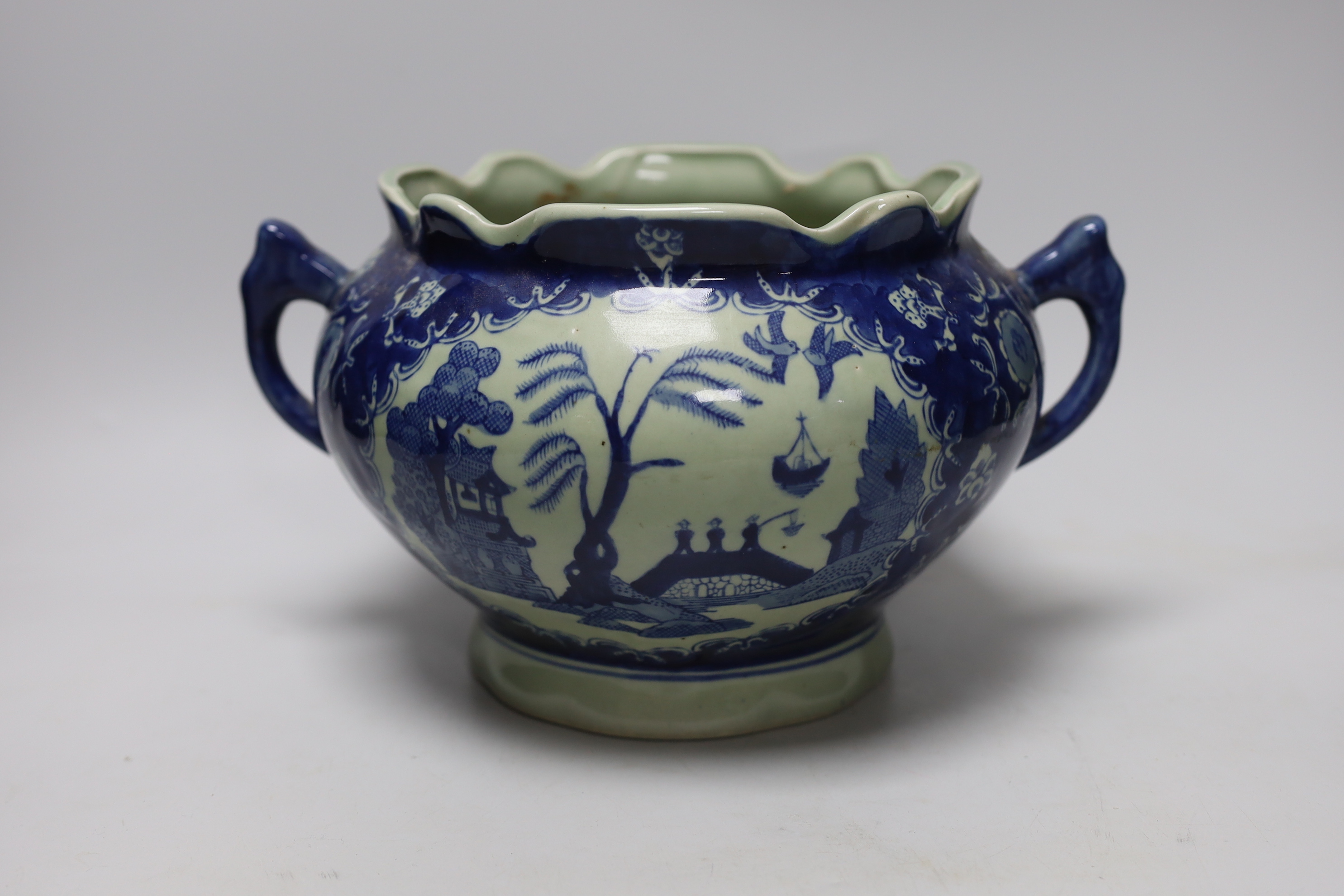 Five Chinese soapstone carvings and a two handled pot - Image 5 of 6