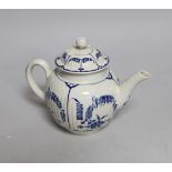 A Worcester Immortelle pattern ribbed teapot and cover, c.1770, 14cm high