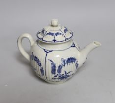 A Worcester Immortelle pattern ribbed teapot and cover, c.1770, 14cm high