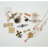 A small group of antique and later jewellery, including 9ct gold and bloodstone fob seal, a 1930's