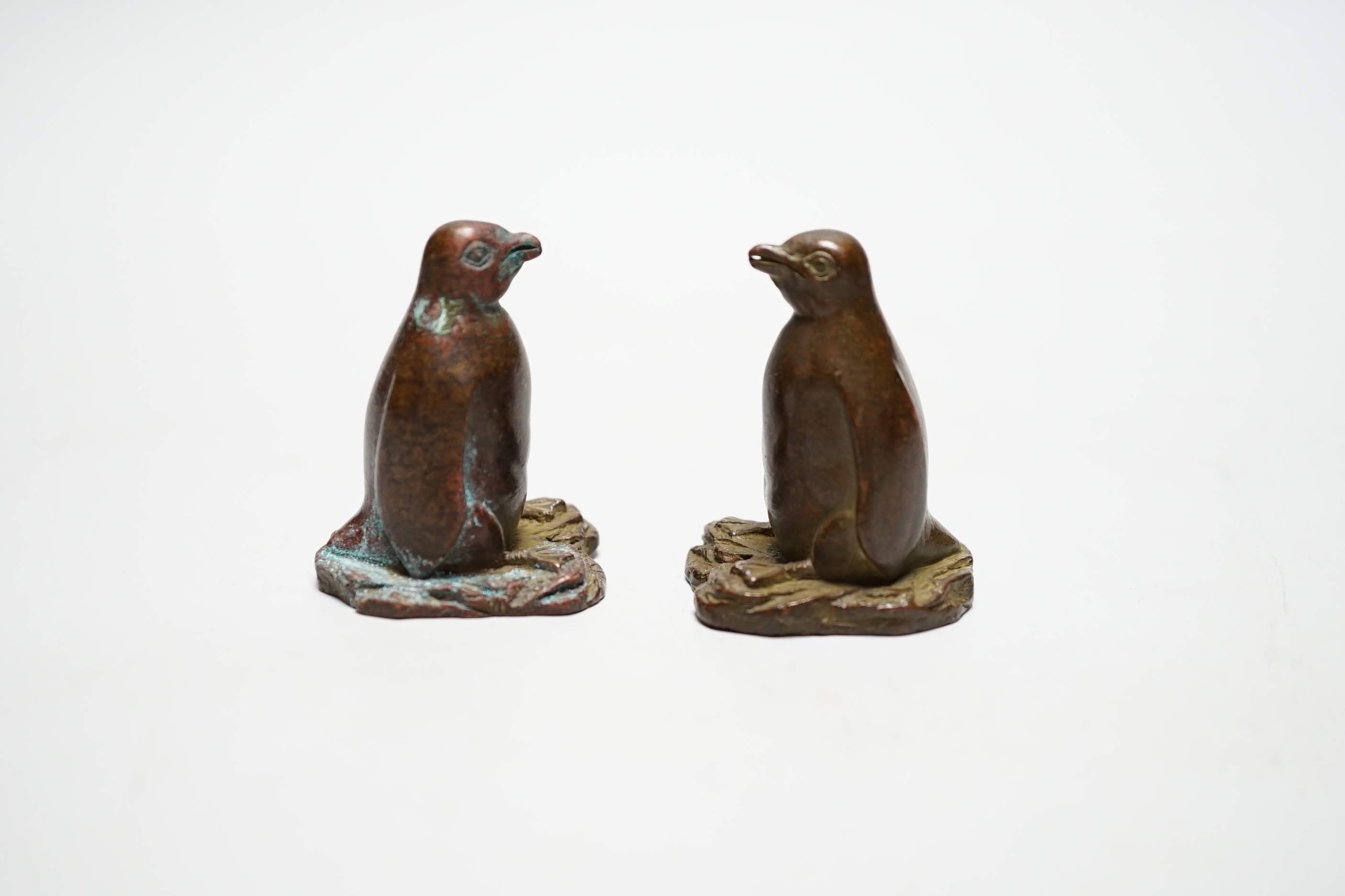 A pair of Chinese bronze models of penguins, 5cm - Image 2 of 4