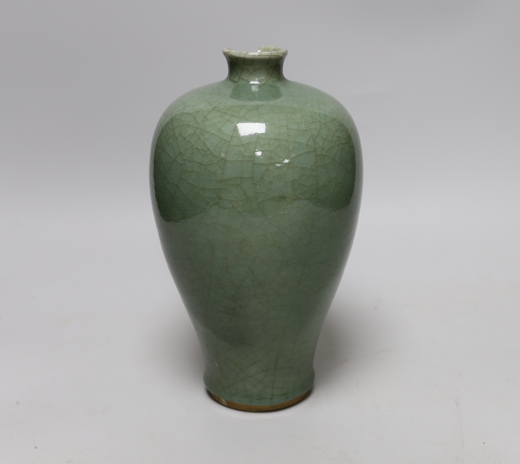 A Chinese celadon crackle glazed vase, 24cm - Image 2 of 4