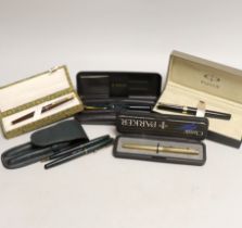 Parker pens - two Sonnet fountain pens and a ball point, a 5th fountain pen etc