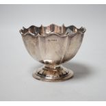 A small Mappin & Webb pedestal bowl, Sheffield, 1904, diameter 11.7cm, 112 grams.