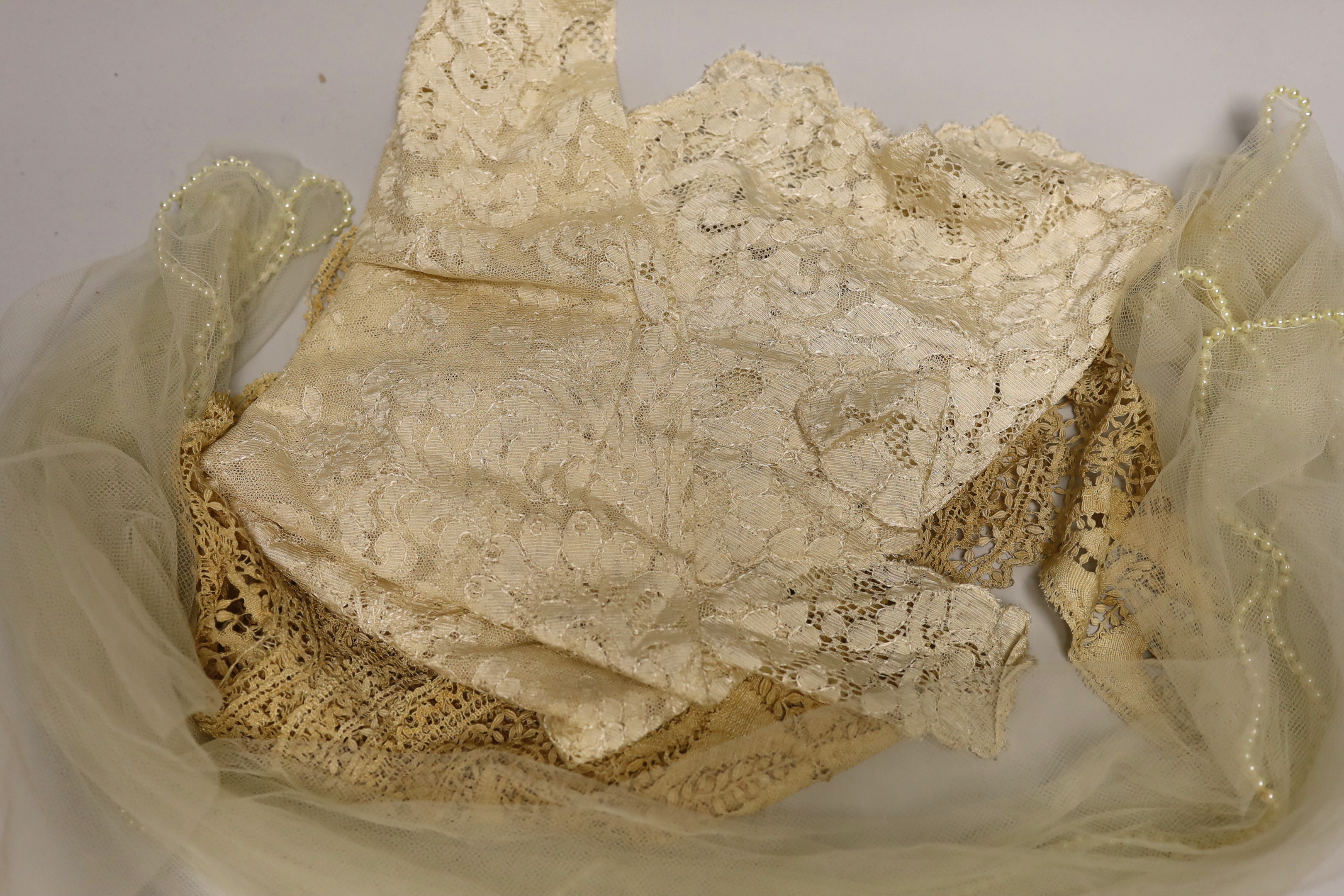 A silk Maltese lace trim, mixed lace and a pearl edged veil - Image 4 of 5