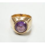A 9ct gold and single stone synthetic colour change corundum set signet ring, size S, gross weight