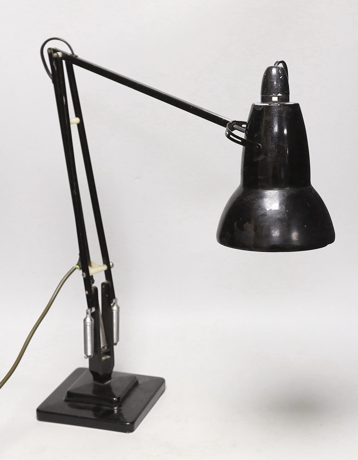 An anglepoise lamp