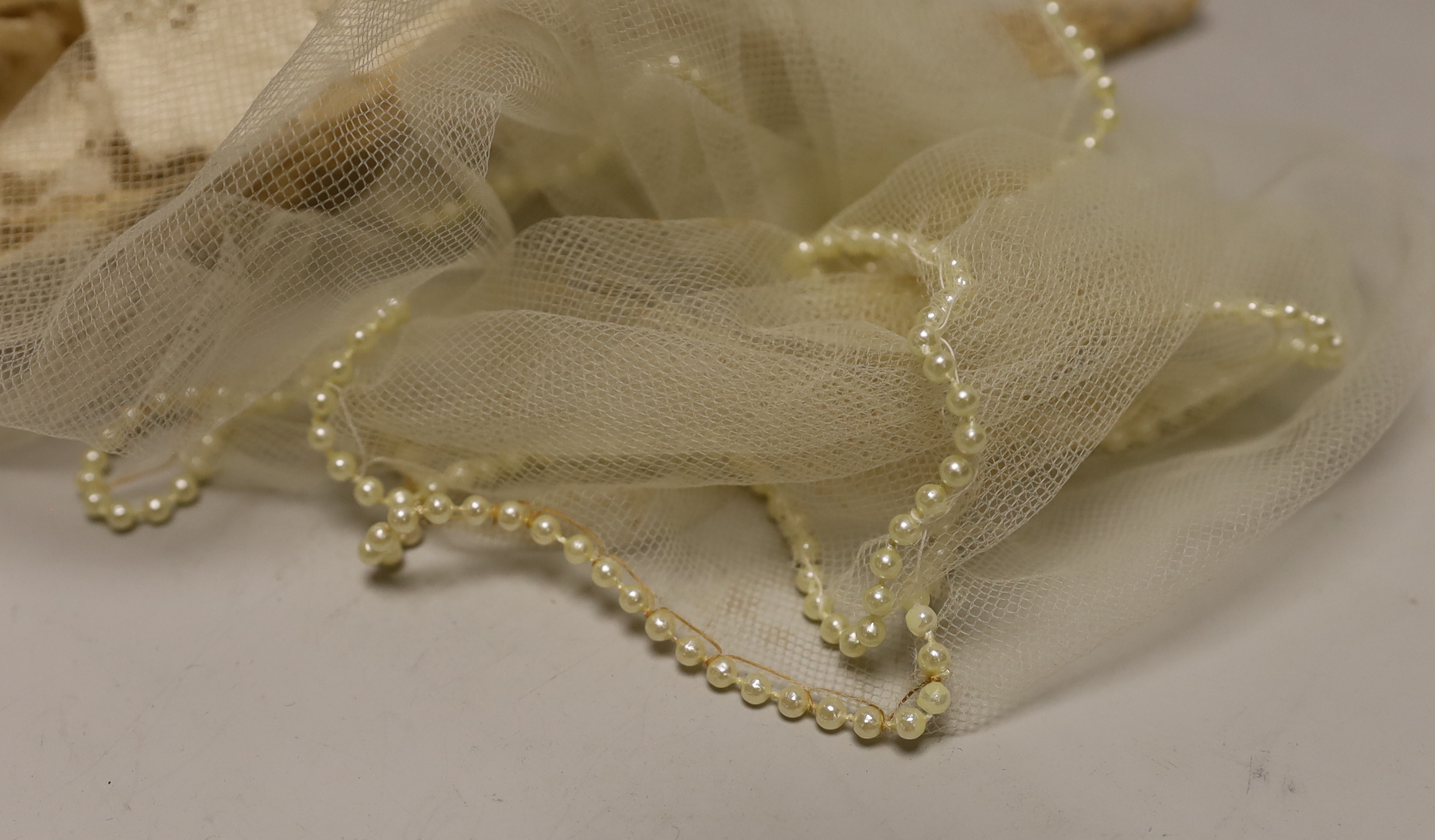 A silk Maltese lace trim, mixed lace and a pearl edged veil - Image 5 of 5