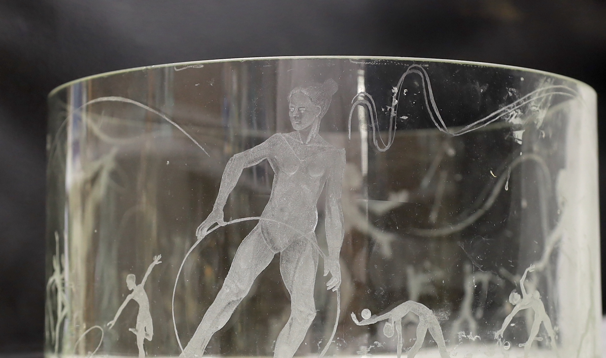 A large glass bowl engraved with artistic gymnastic scenes, 30cm diameter - Image 2 of 4