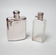 An Edwardian silver hip flask, Chester, 1905, 13.7cm, together with a white metal mounted glass