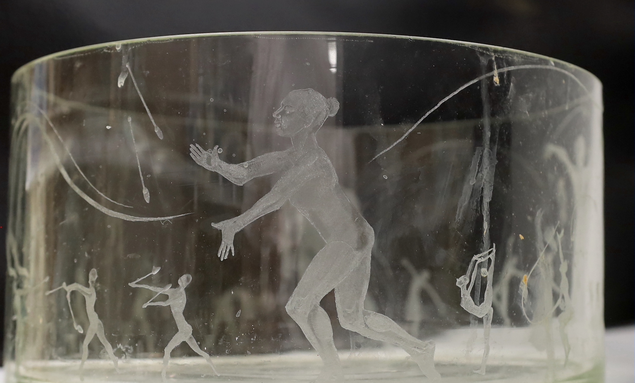 A large glass bowl engraved with artistic gymnastic scenes, 30cm diameter - Image 4 of 4