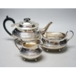 A George V three piece silver tea set, William Hutton & Sons, Sheffield, 1913/15, gross weight 37.