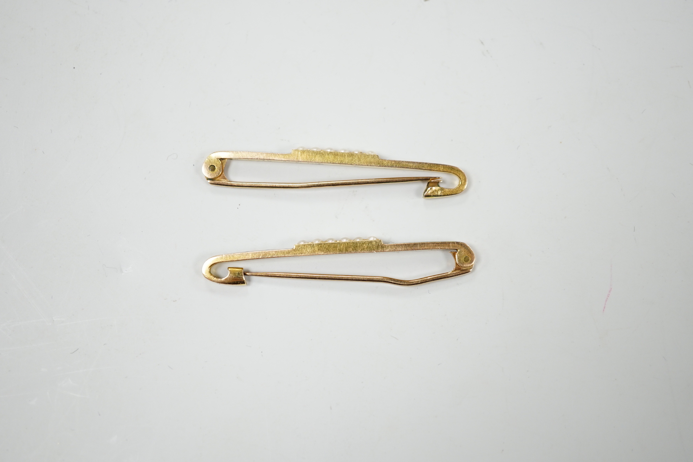 A pair of Edwardian 15ct, seed pearl and two colour enamel set bar brooches, 43mm, gross weight 6 - Image 3 of 3
